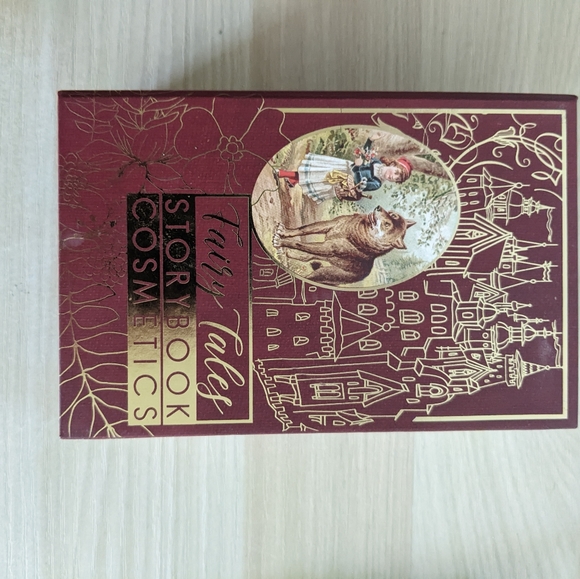 Storybook Cosmetics Red Riding Hood. - Picture 2 of 3